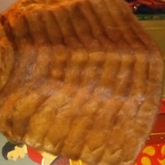 Stunning Red Mink Shawl - Picture 6 of 7